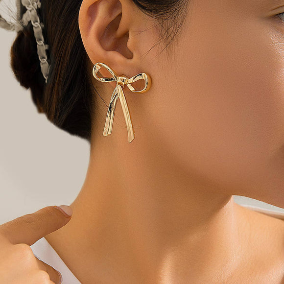 Bow shaped earrings